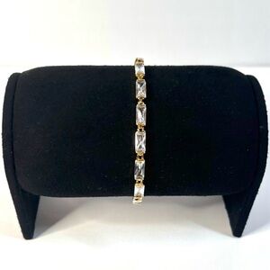 18k yellow gold-plated tennis bracelet with emerald cut stones